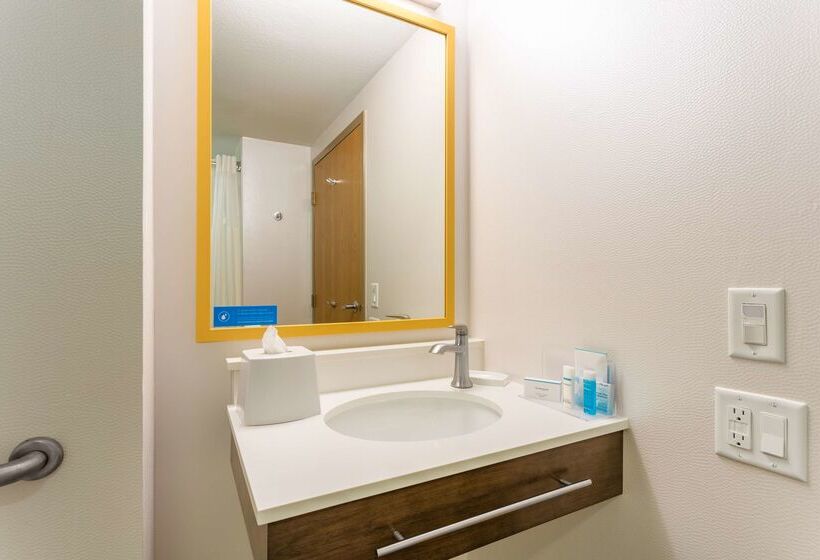 هتل Hampton Inn Cedar Rapids