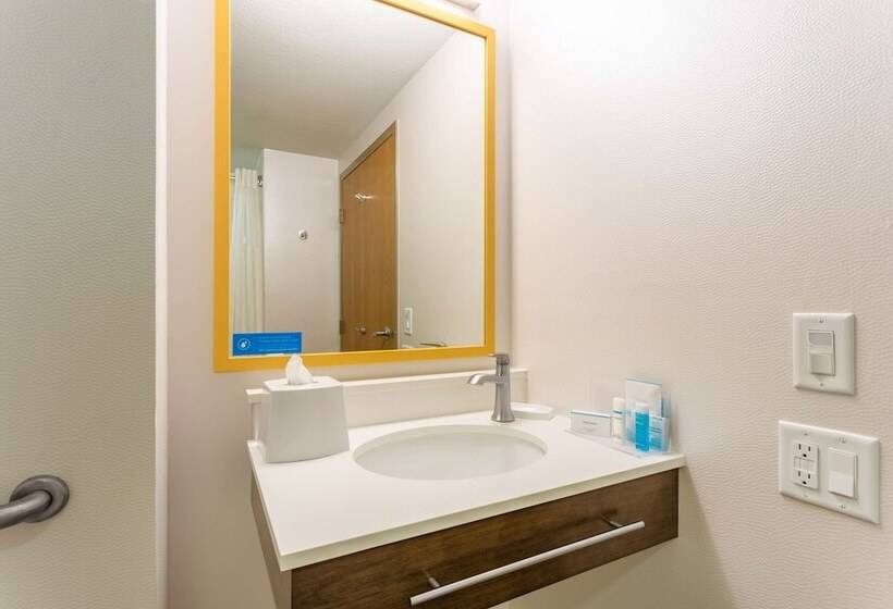 هتل Hampton Inn Cedar Rapids