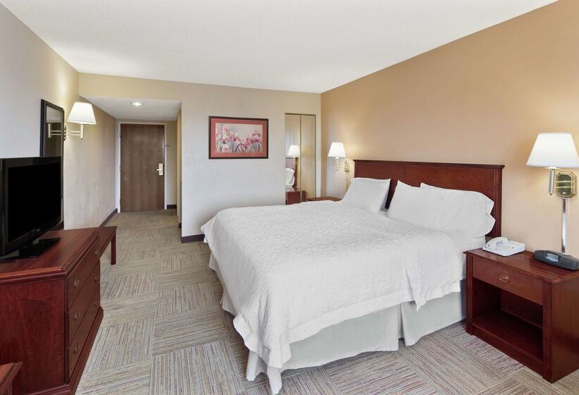 هتل Hampton Inn Columbus North