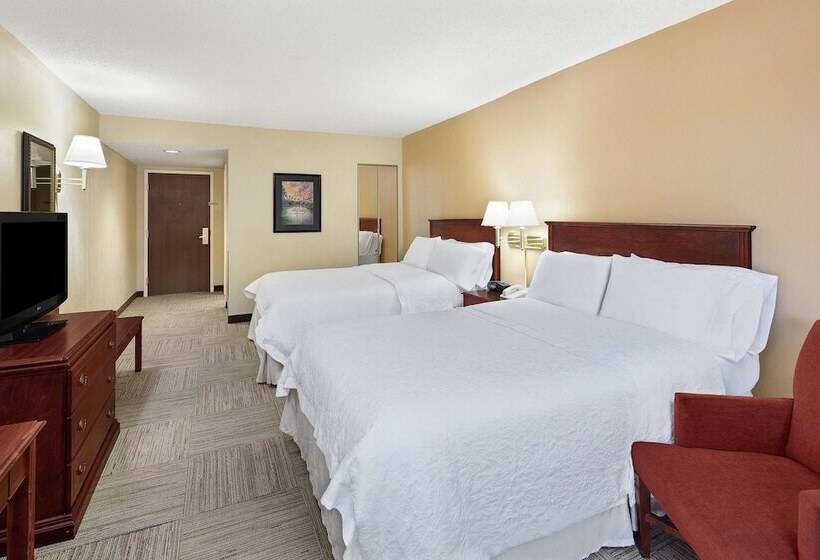 هتل Hampton Inn Columbus North