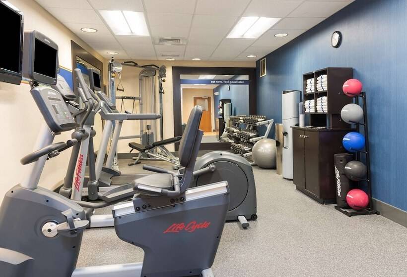 هتل Hampton Inn East Lansing