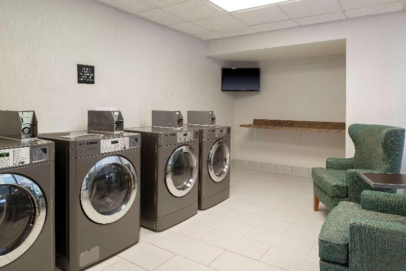 هتل Hampton Inn East Lansing