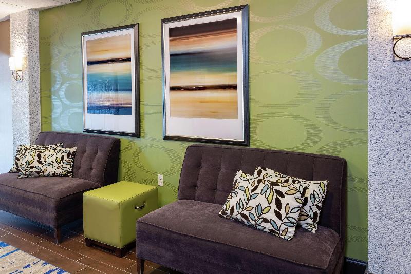 هتل Hampton Inn East Lansing