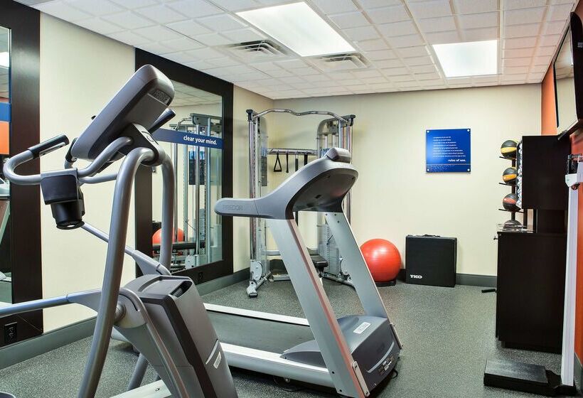 هتل Hampton Inn Elkton