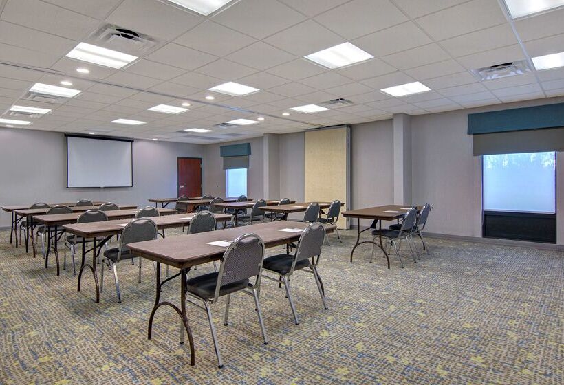 هتل Hampton Inn Fayetteville