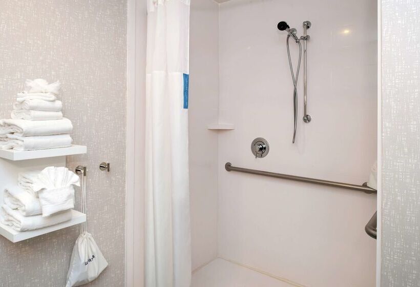 هتل Hampton Inn Greensboro Airport