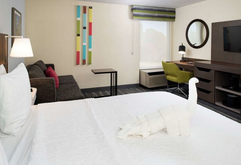 هتل Hampton Inn Greensboro Airport