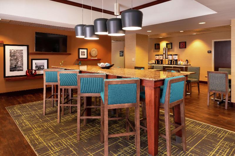 هتل Hampton Inn Greensboro Airport