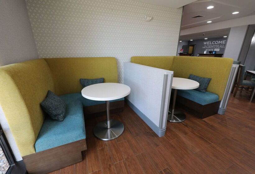 Отель Hampton Inn Hutchinson