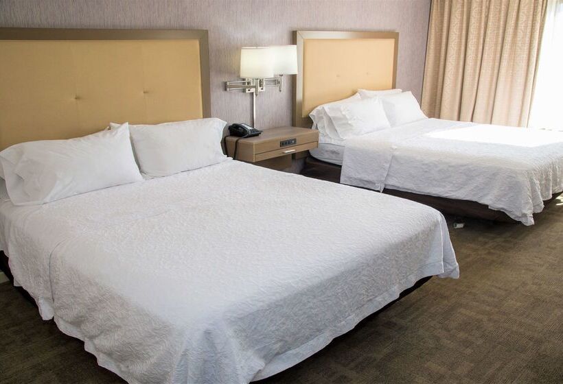 هتل Hampton Inn Lewisburg
