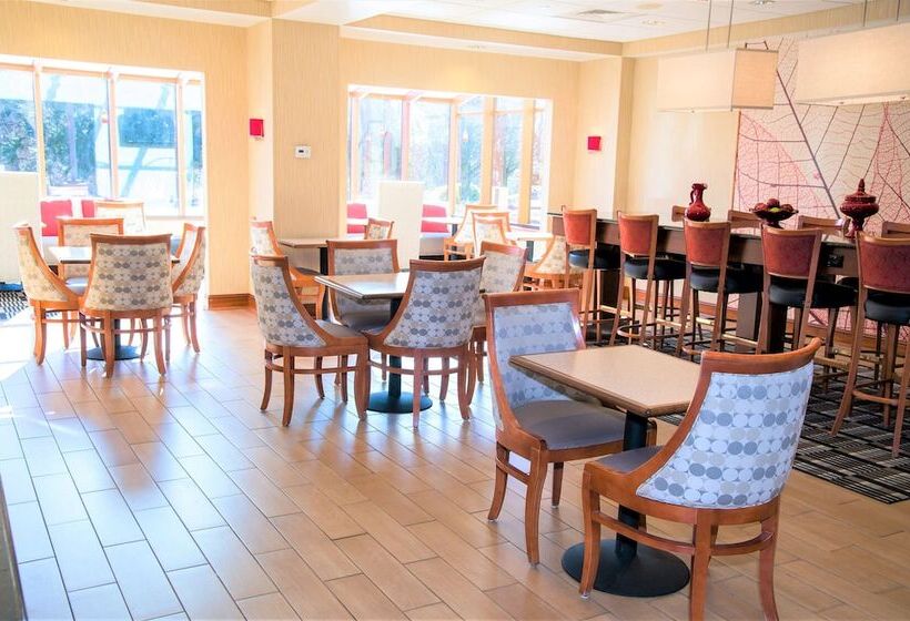 هتل Hampton Inn Lewisburg
