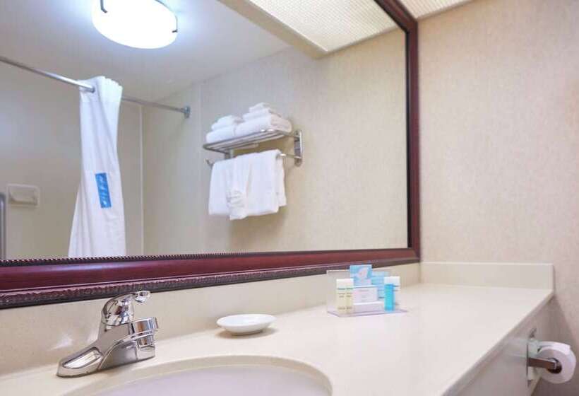Отель Hampton Inn Massillon