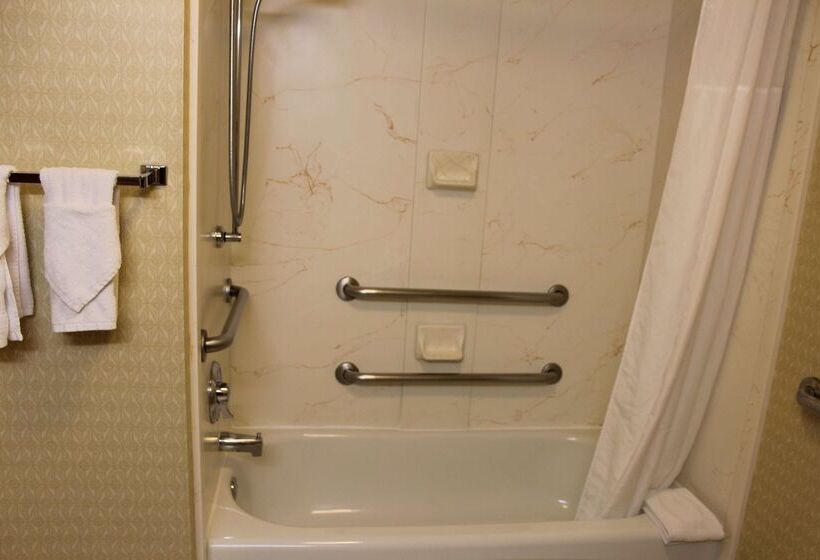 Отель Hampton Inn Mchenry