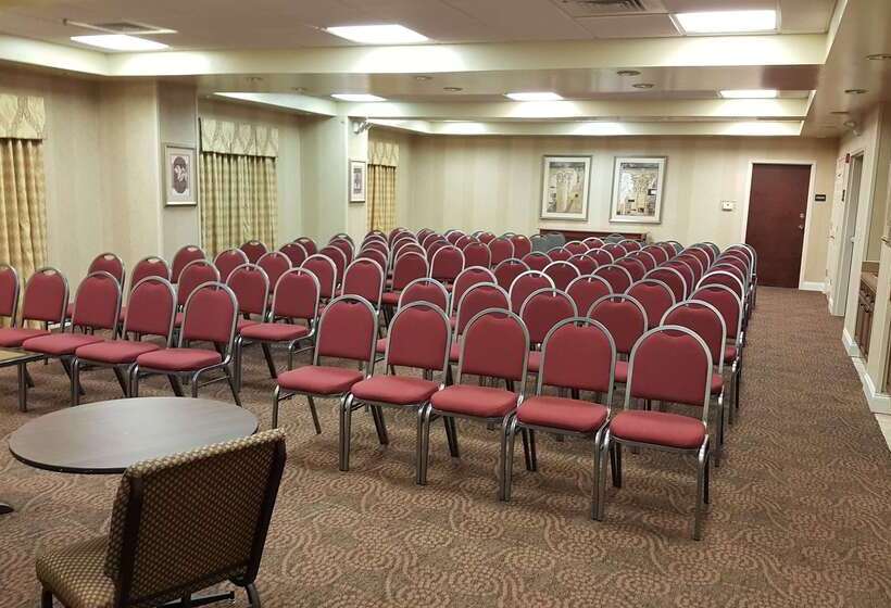 هتل Hampton Inn Midland