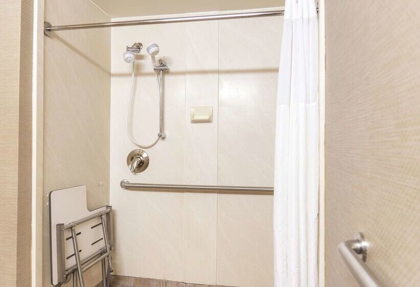 هتل Hampton Inn Muskegon