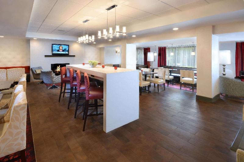 בית מלון כפרי Hampton Inn Raleigh Capital Blvd. North