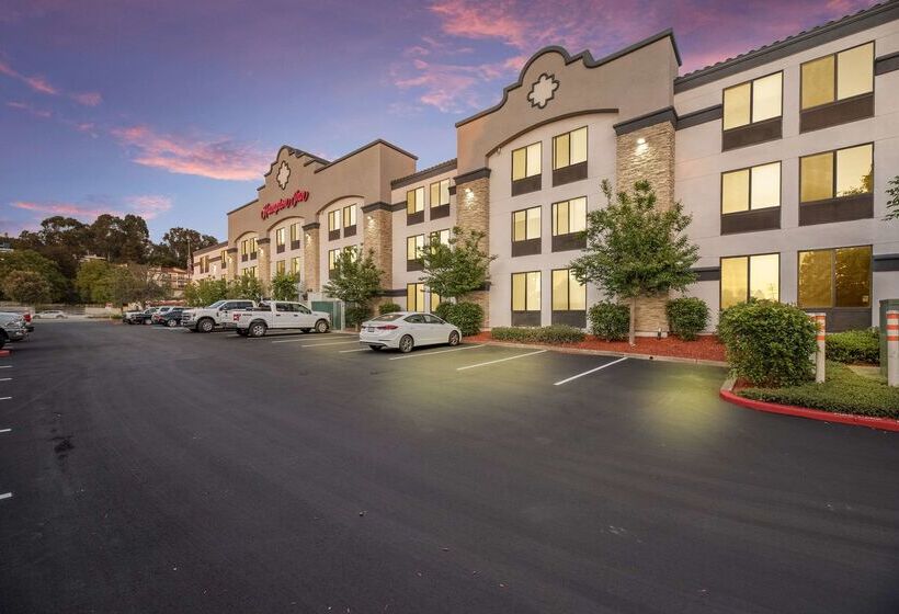 בית מלון כפרי Hampton Inn Oakland Hayward