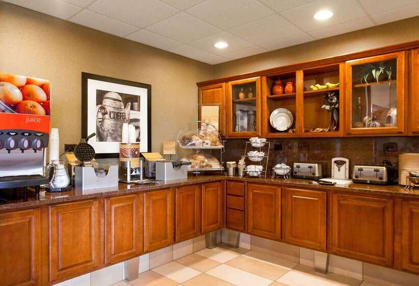 Отель Hampton Inn & Suites Addison