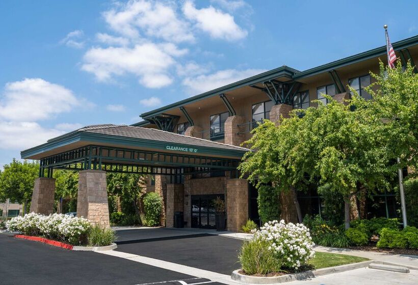 Отель Hampton Inn & Suites Agoura Hills