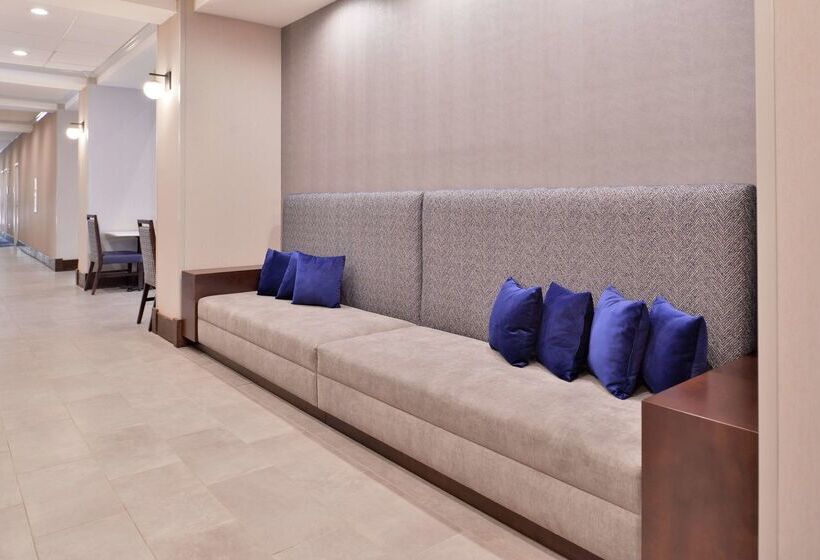 בית מלון כפרי Hampton Inn & Suites Legacy Parkfrisco