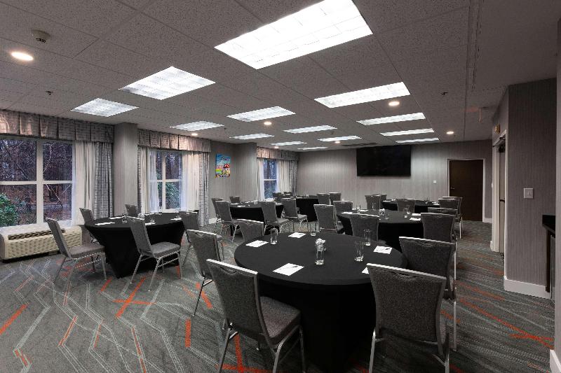 בית מלון כפרי Hampton Inn & Suites Raleigh Cary Lenovo Center