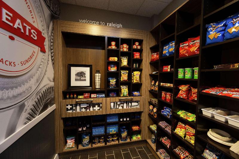 בית מלון כפרי Hampton Inn & Suites Raleigh Cary Lenovo Center