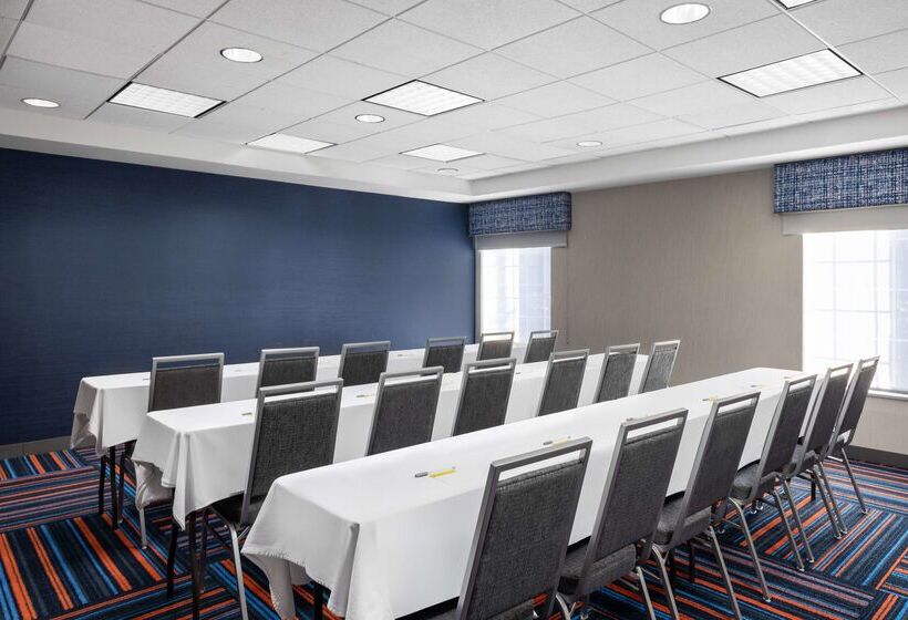 هتل Hampton Inn & Suites State College At Williamsburg Square