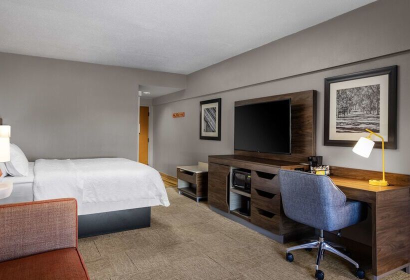 هتل Hampton Inn & Suites State College At Williamsburg Square