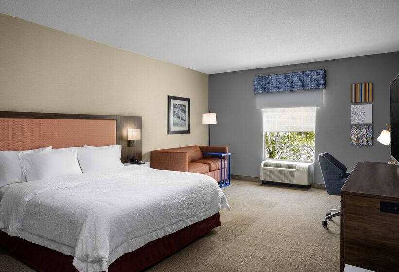 هتل Hampton Inn & Suites State College At Williamsburg Square