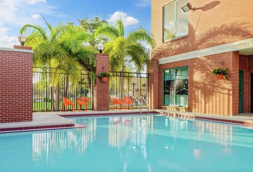 בית מלון כפרי Hampton Inn & Suites Tampa/ybor City/downtown