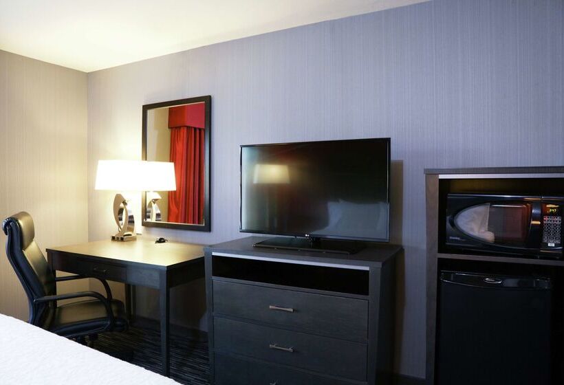 בית מלון כפרי Hampton Inn & Suites Temecula