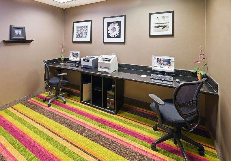 בית מלון כפרי Hampton Inn & Suites Tulsa Woodland Hills 71st Memorial