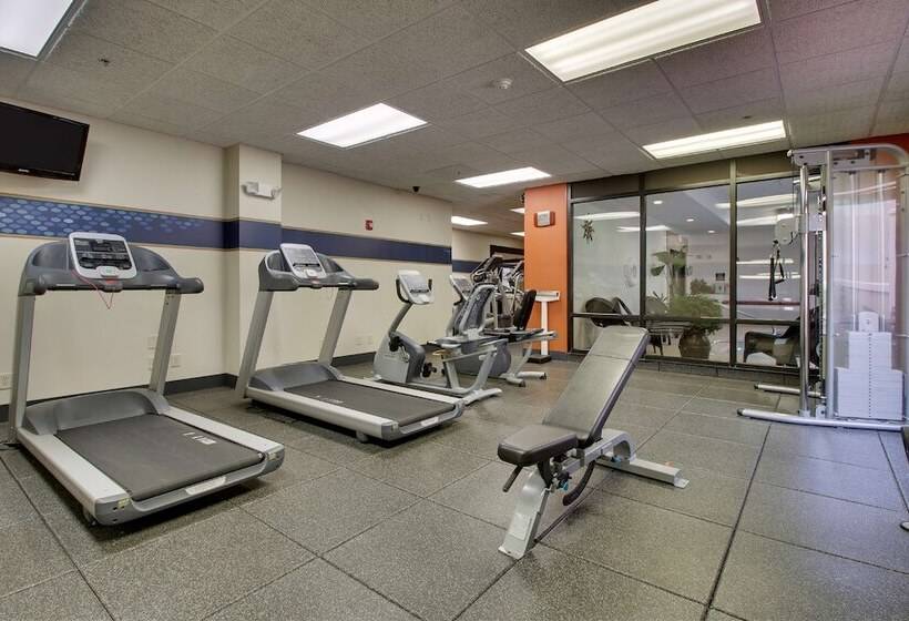 هتل Hampton Inn Warner Robins