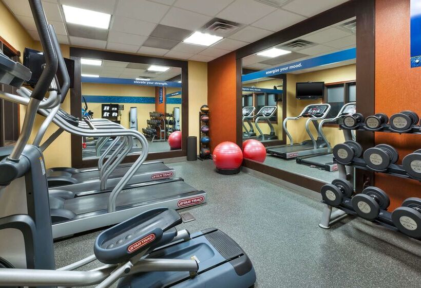 בית מלון כפרי Hampton Inn Waterbury