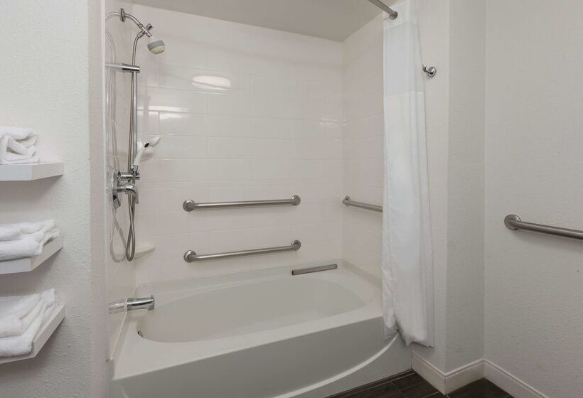 בית מלון כפרי Hampton Inn Waterbury
