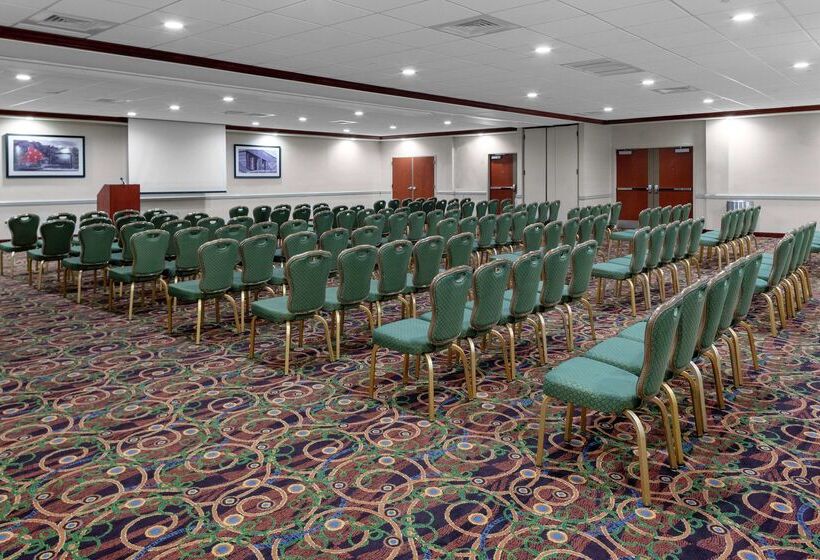 هتل Hampton Inn Woodbridge