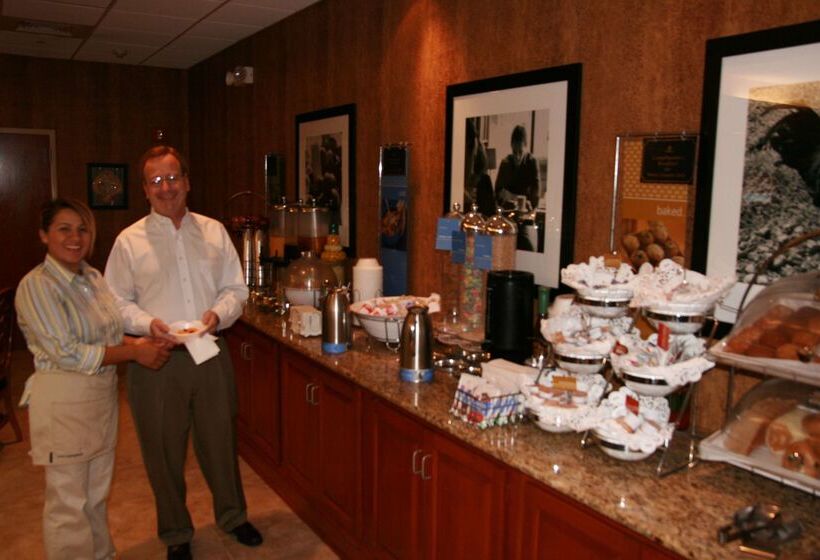 هتل Hampton Inn Woodbridge