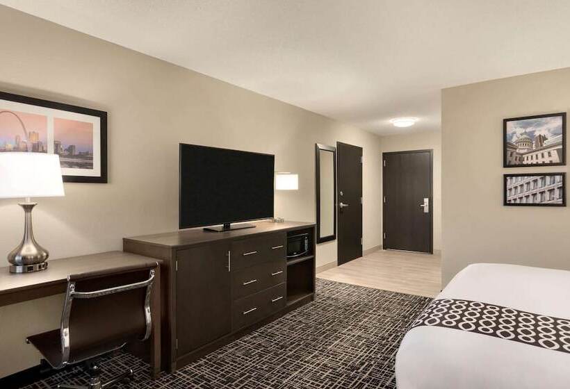 בית מלון כפרי La Quinta Inn & Suites By Wyndham St Louis Route 66