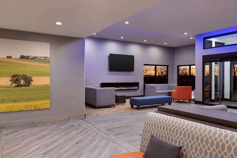בית מלון כפרי La Quinta Inn & Suites By Wyndham St Louis Route 66