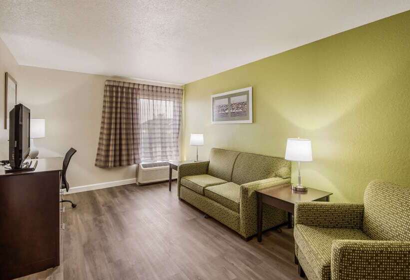 בית מלון כפרי Quality Inn & Suites Quincy  Downtown