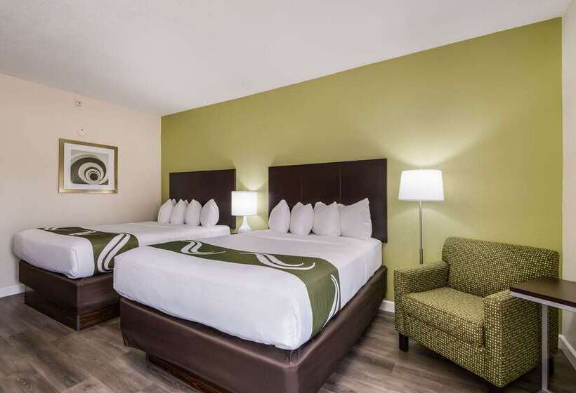 בית מלון כפרי Quality Inn & Suites Quincy  Downtown