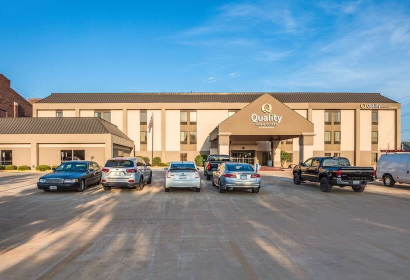 هتل Quality Inn & Suites Quincy  Downtown