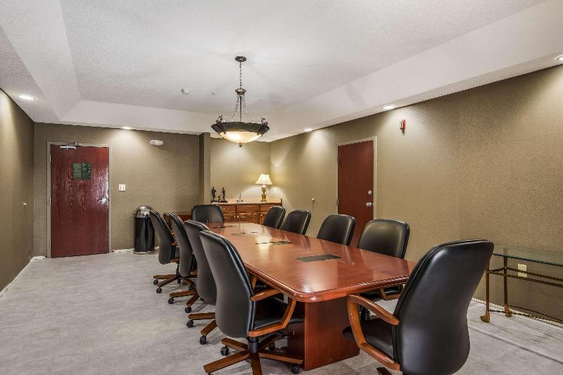 בית מלון כפרי Quality Inn & Suites Quincy  Downtown