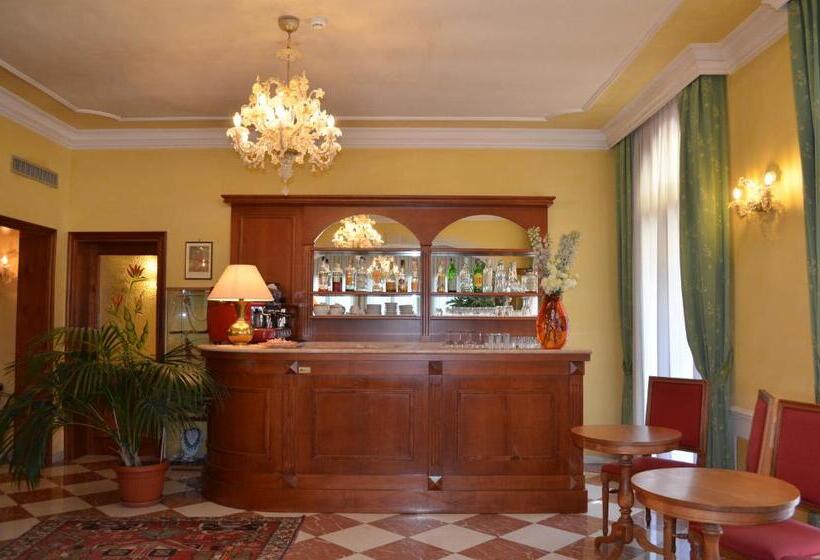 هتل Villa Cipro