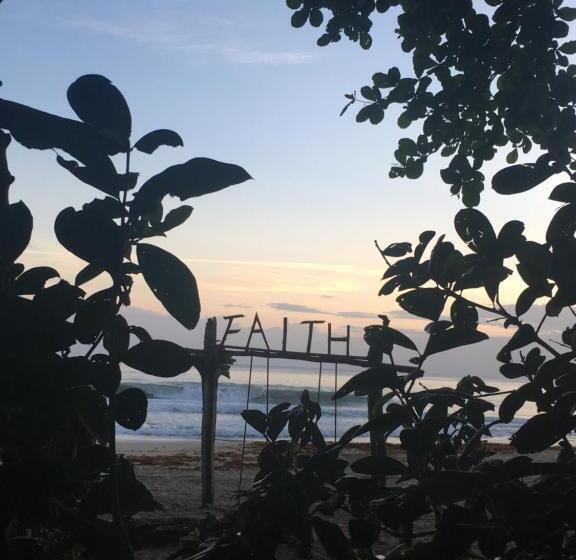 مبيت وإفطار Faith Glamping Dome Costa Rica