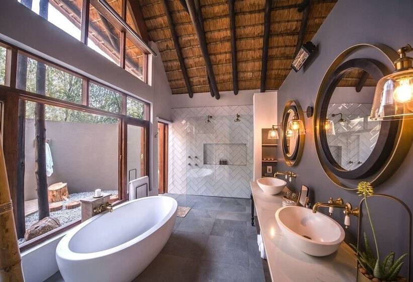 فندق Nkala Safari Lodge