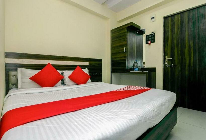 فندق Oyo 23656 Parimeet