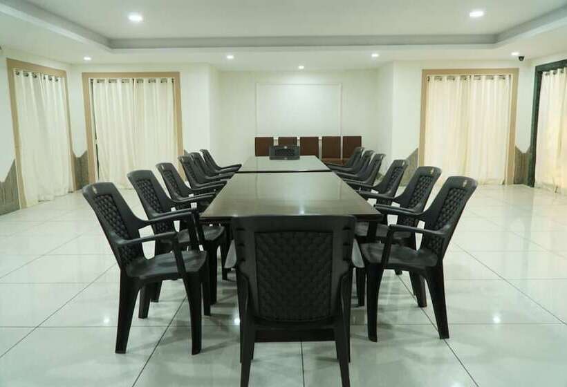 Курорт Neel Kanth Motels &