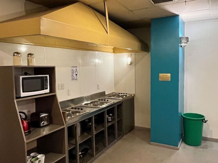 هاستل Uptown Backpackers