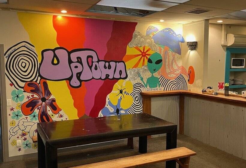 هاستل Uptown Backpackers